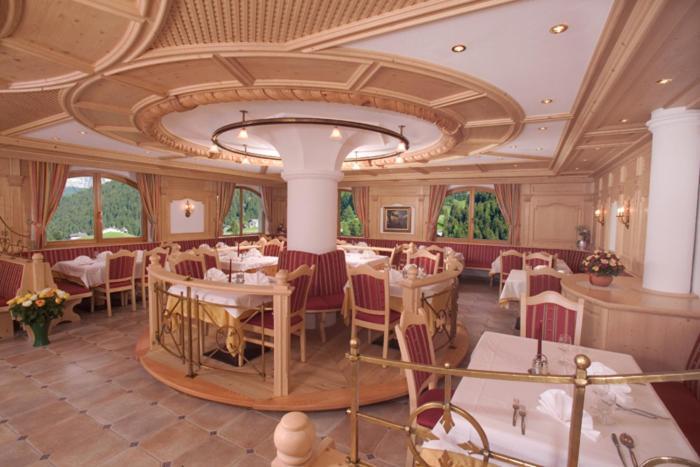 Hotel Jagdhof Sëlva Buitenkant foto
