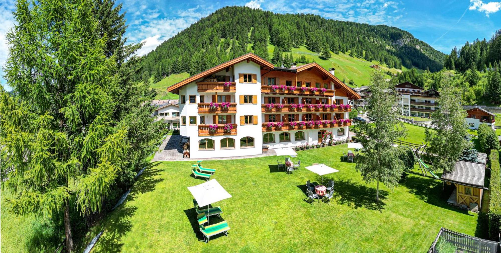 Hotel Jagdhof Sëlva Buitenkant foto